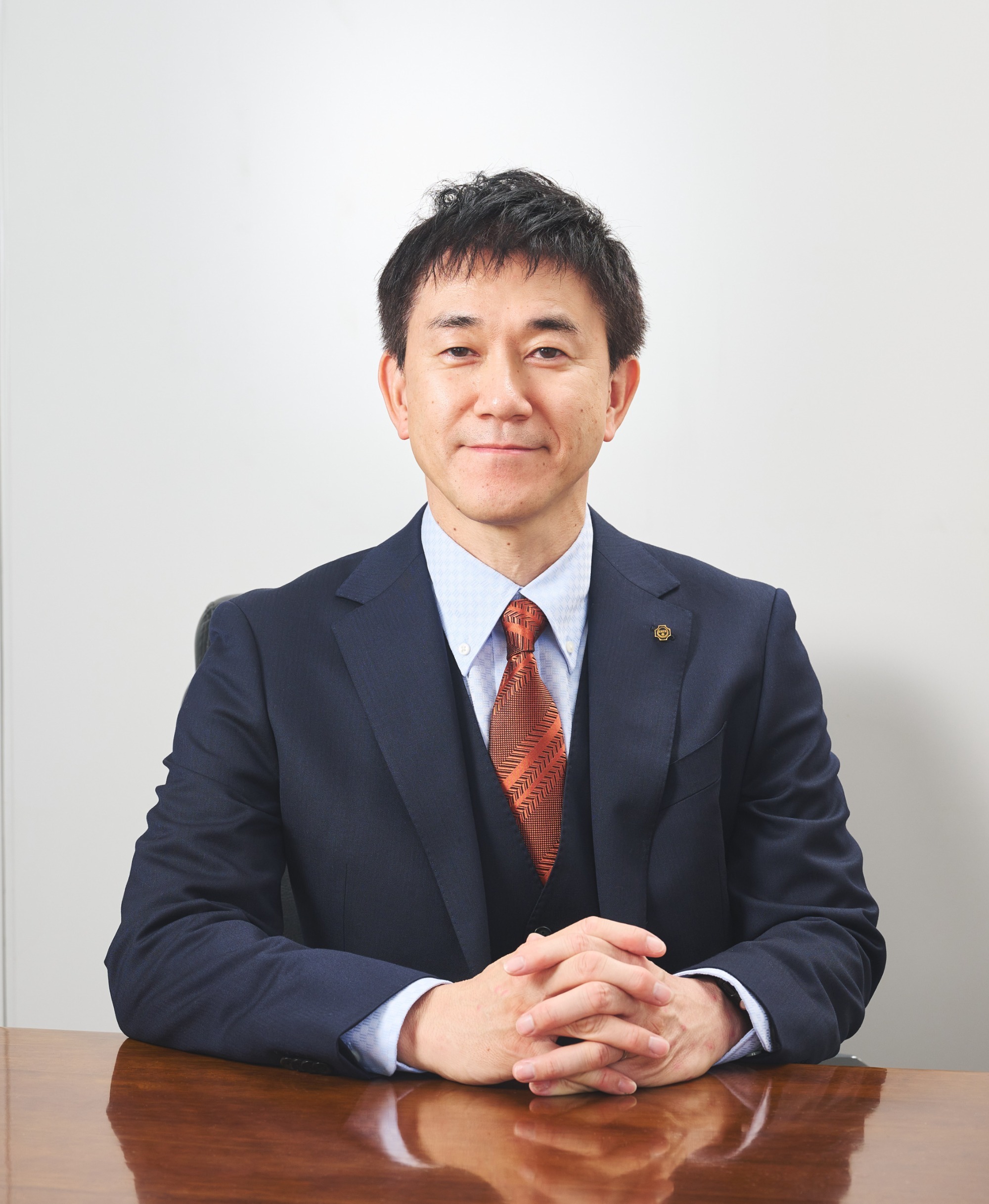 代表取締役社長　宮治　友博